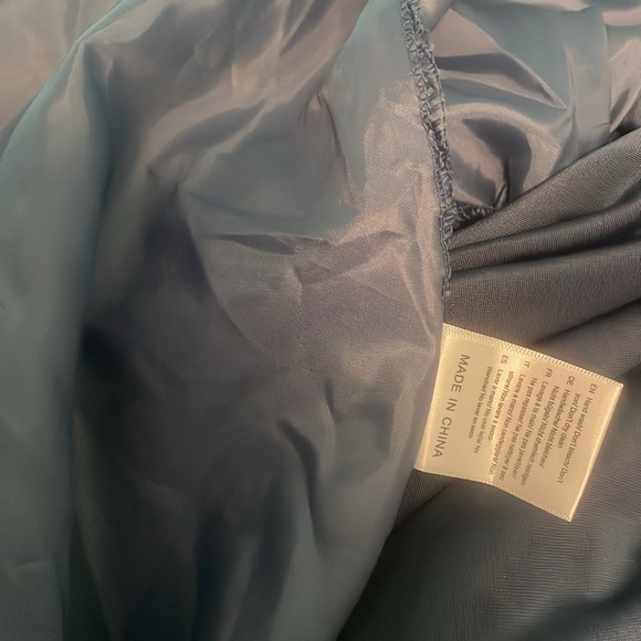 Elsa Frozen 8
(130)costume.Blue velvet gown w/fur collar&sheer cape & a crown. - Picture 12 of 13